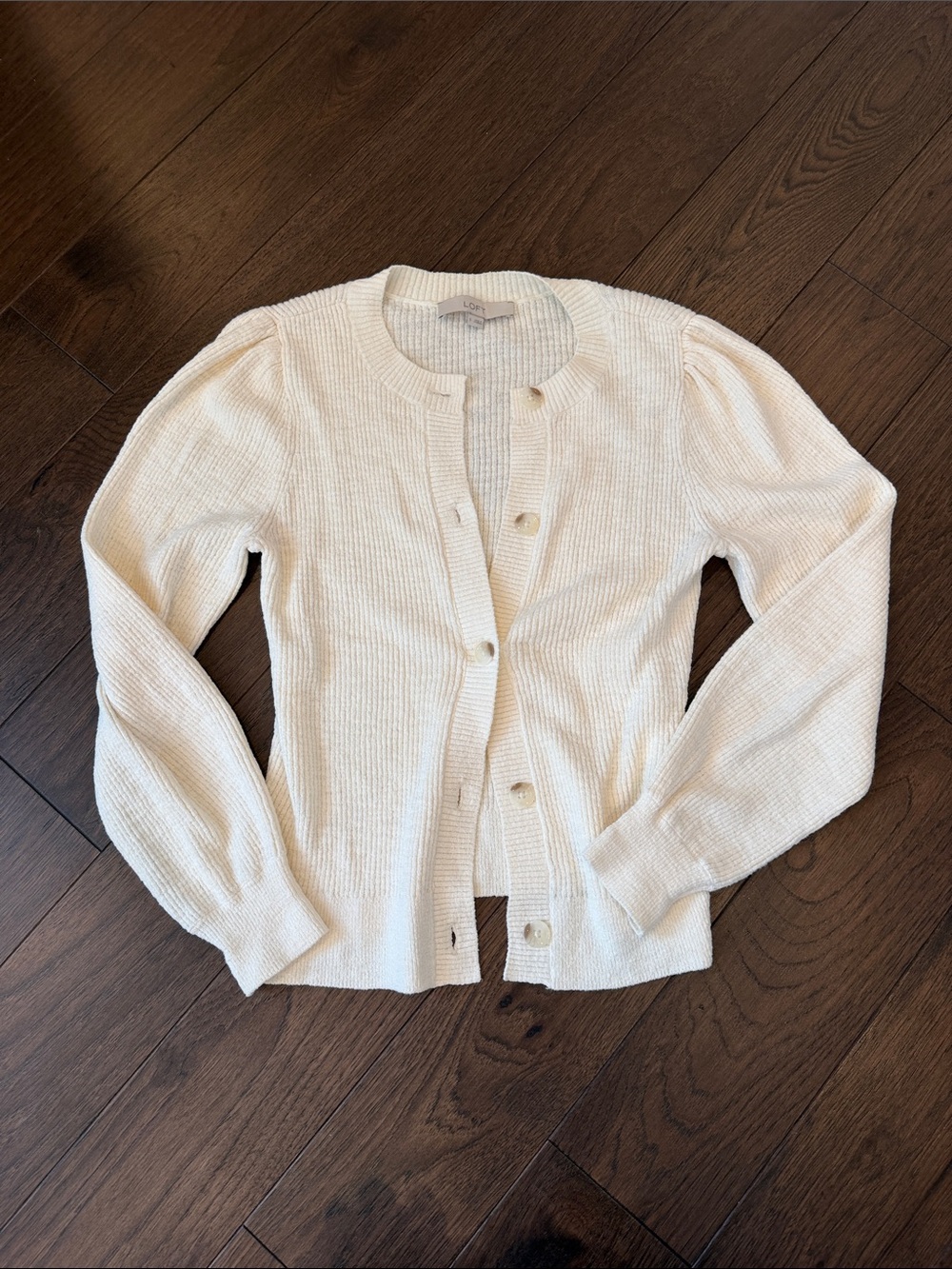 LOFT Cream Button-Front Puff-Sleeve Ribbed Sweater Cardigan Size Small - C54-144